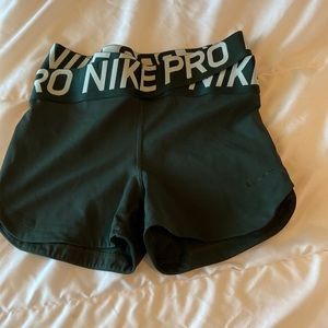 Nike Pro crossover waistband shorts